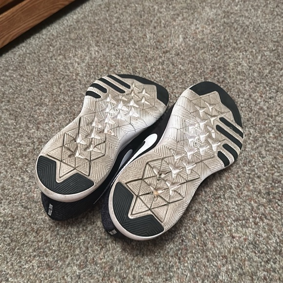 Nike shoes - Picture 3 of 4